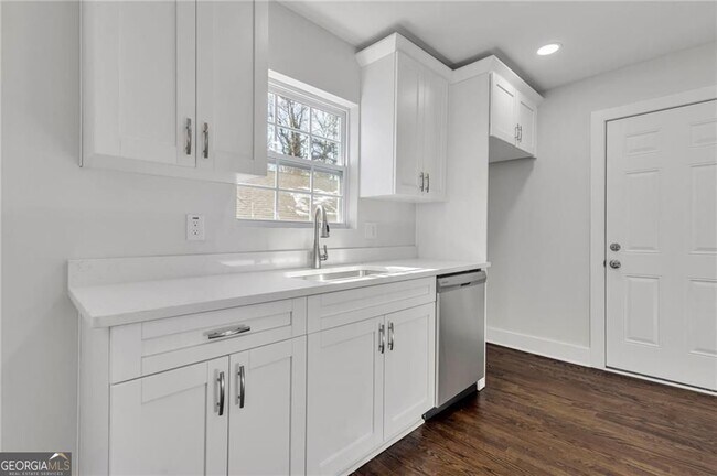 Building Photo - 1271 Lorenzo Dr SW