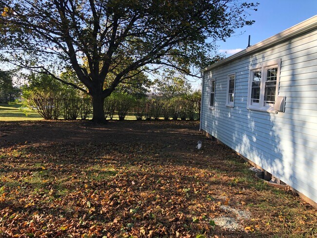 Building Photo - Beautiful Remodeled Ranch Home on 1/2 Acre...