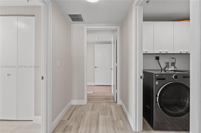 Building Photo - 300 Sunny Isles Blvd