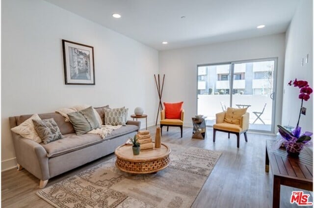 Building Photo - 1439 N Poinsettia Pl