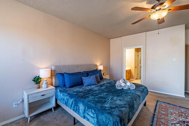 Building Photo - 9719 Calle Chamisa NW