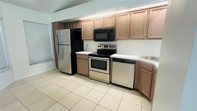 Building Photo - 12121 Augusta Woods Cir