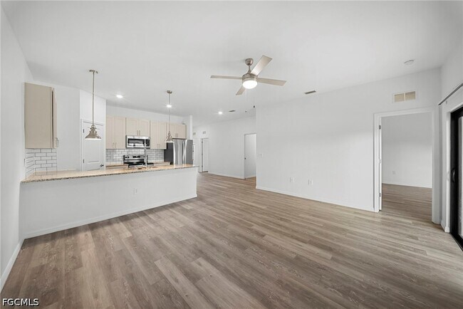 Building Photo - 26481 Sandhill Blvd