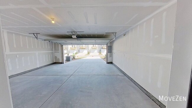 Building Photo - 828 Basswood Gln Trl