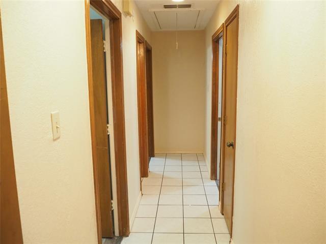 Building Photo - 924 Summer Trail