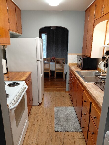 Building Photo - 339 6th Ave N