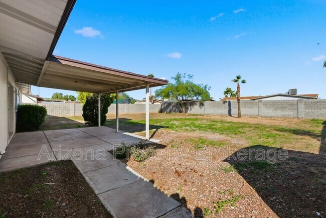 Building Photo - 1636 W Wescott Dr