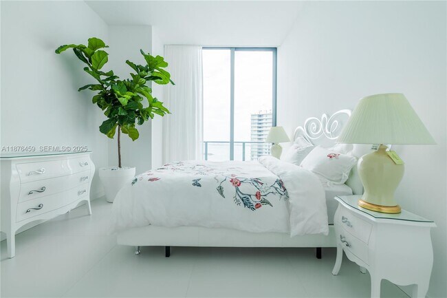 Building Photo - 501 NE 31st St