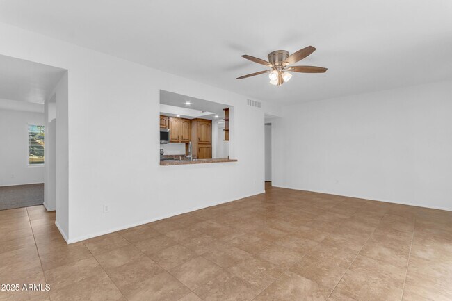 Building Photo - 517 E Hermosa Dr