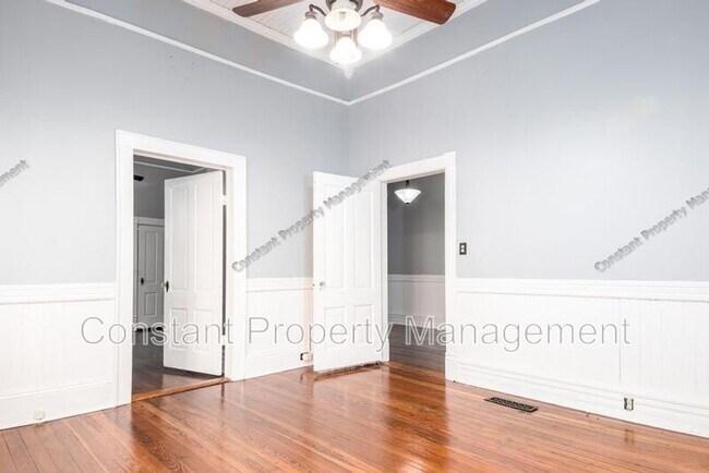 Building Photo - 979 Highland Terrace