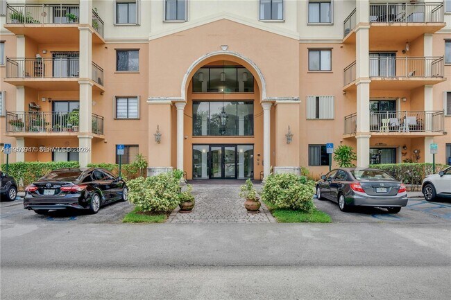 Building Photo - 9340 Fontainebleau Blvd