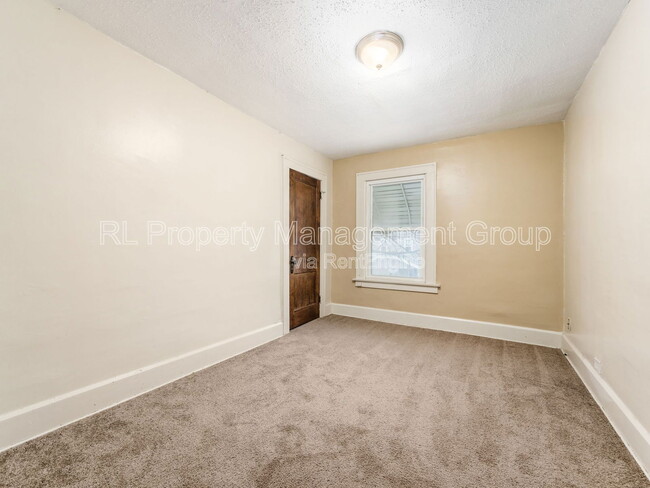 Building Photo - 730 Siebert St