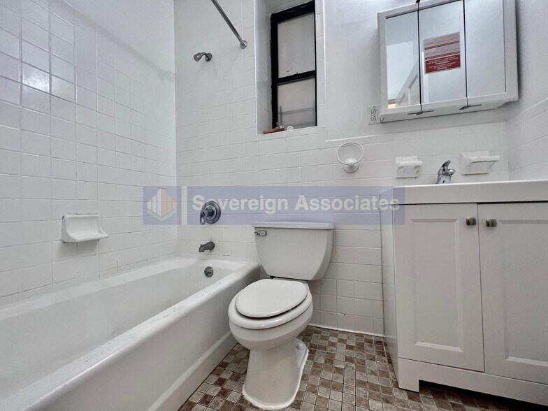 Building Photo - 519 W 151st St