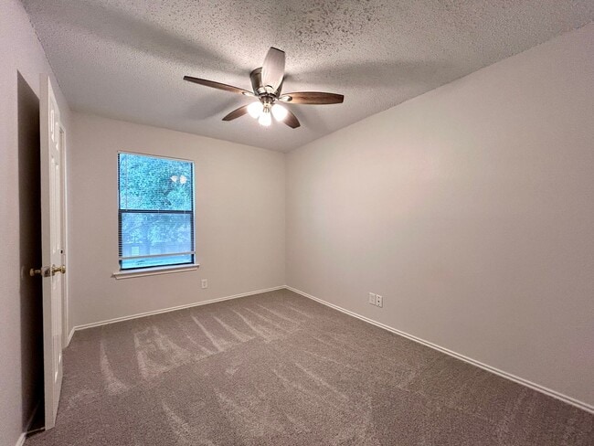 Building Photo - 9300 Kempler Dr
