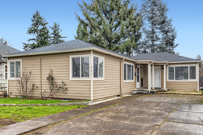 Front Entrance - 704 NE 60th Ave
