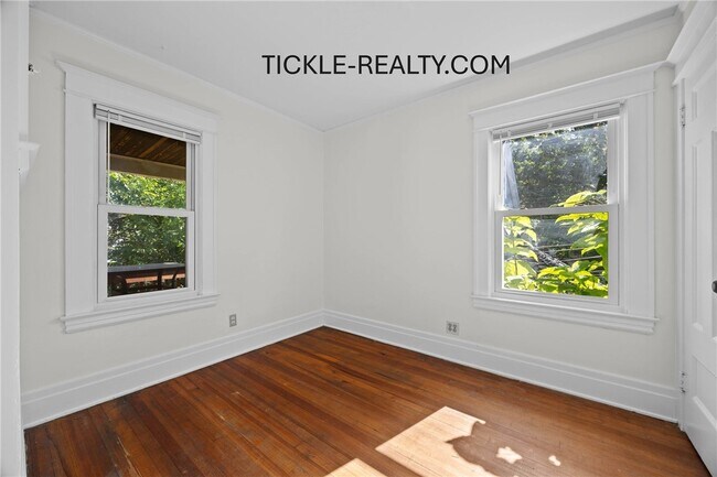 Building Photo - 15-17-17 Roosevelt St