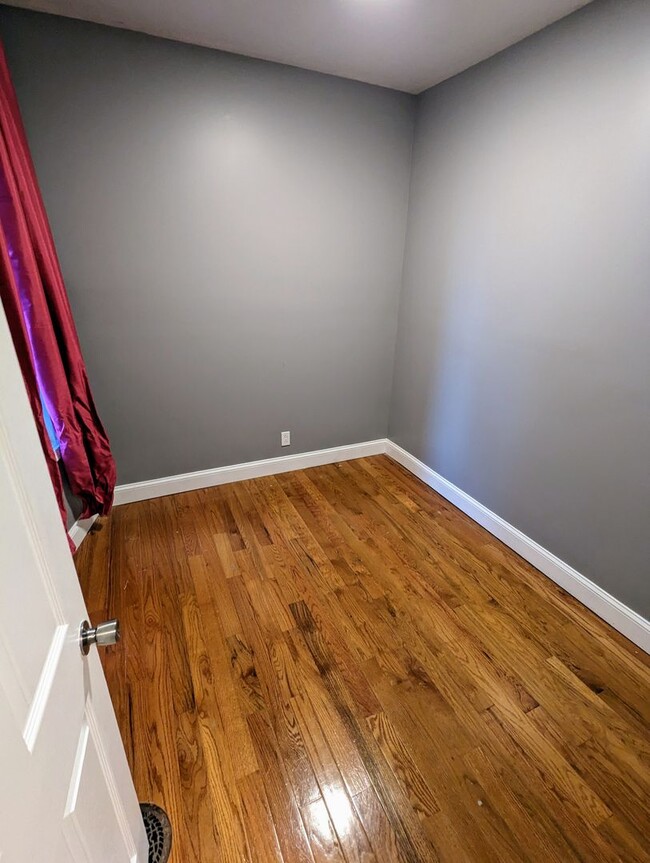 Building Photo - Cozy West Philly Home 4br/2.5ba w/ Hardwoo...