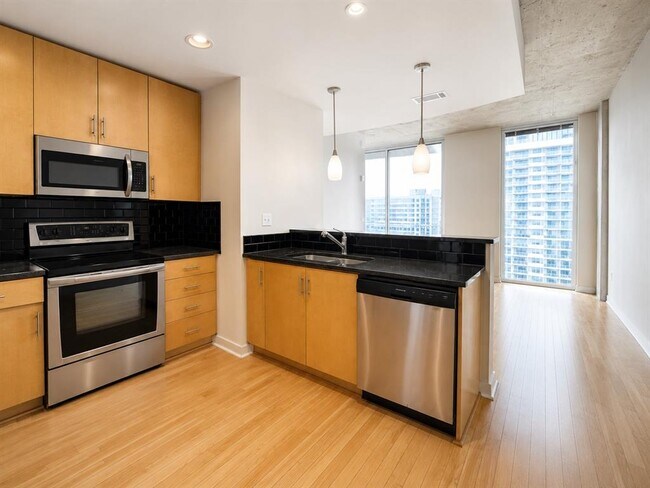 Building Photo - 360 Nueces St