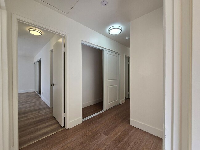 Building Photo - 6046 Reo Pl