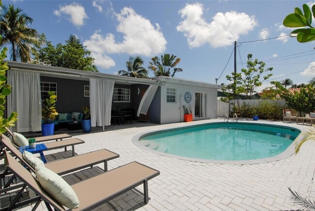 Building Photo - 21 NE 57th Ct