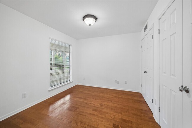 Building Photo - 1601 S Shepherd Dr