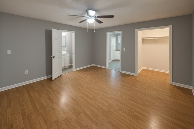 Building Photo - 2120 Mutual Ave