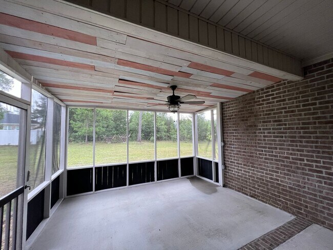 Building Photo - 407 Tradewind Trl