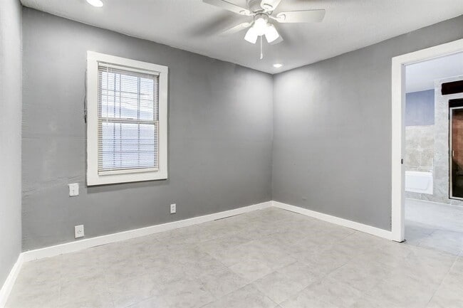 Building Photo - 9005 Cheer St