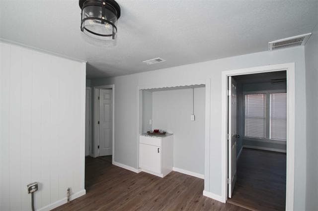 Building Photo - 1307 Joslin St