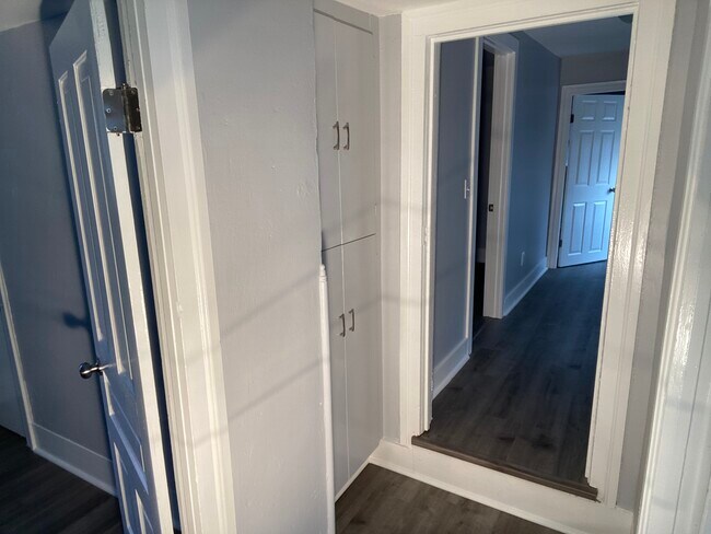 Building Photo - 834 4th St NW