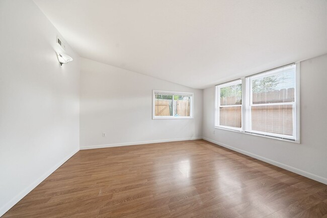 Building Photo - 6830 SE 50th Ave