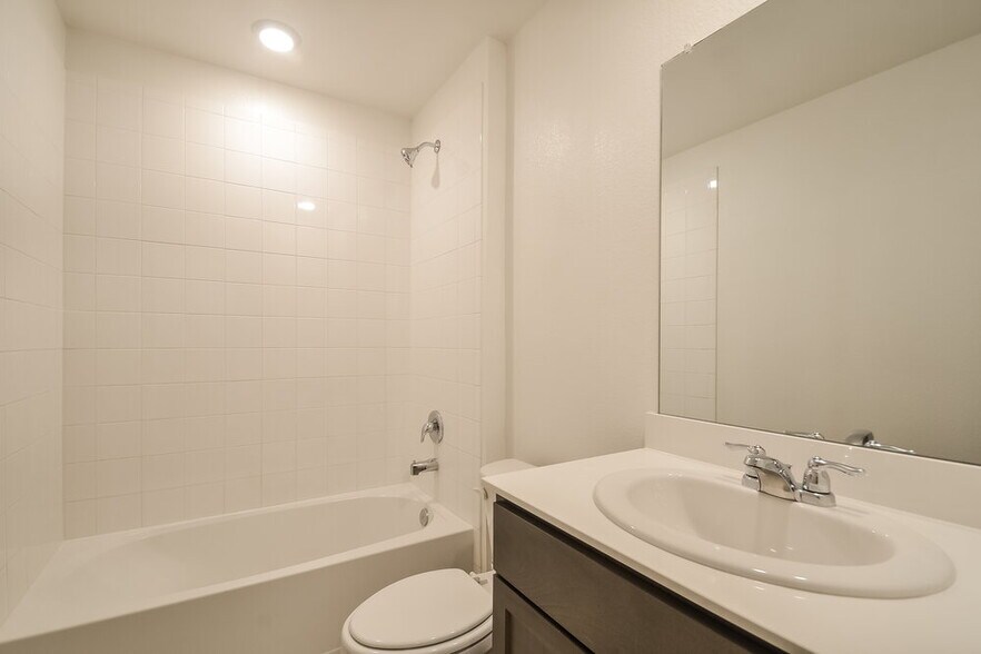 Building Photo - 403 Gallop Dr