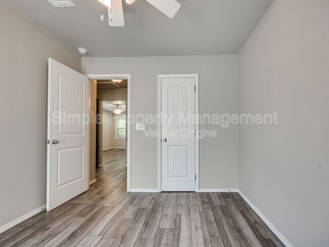 Building Photo - 215 W Kittyhawk Dr