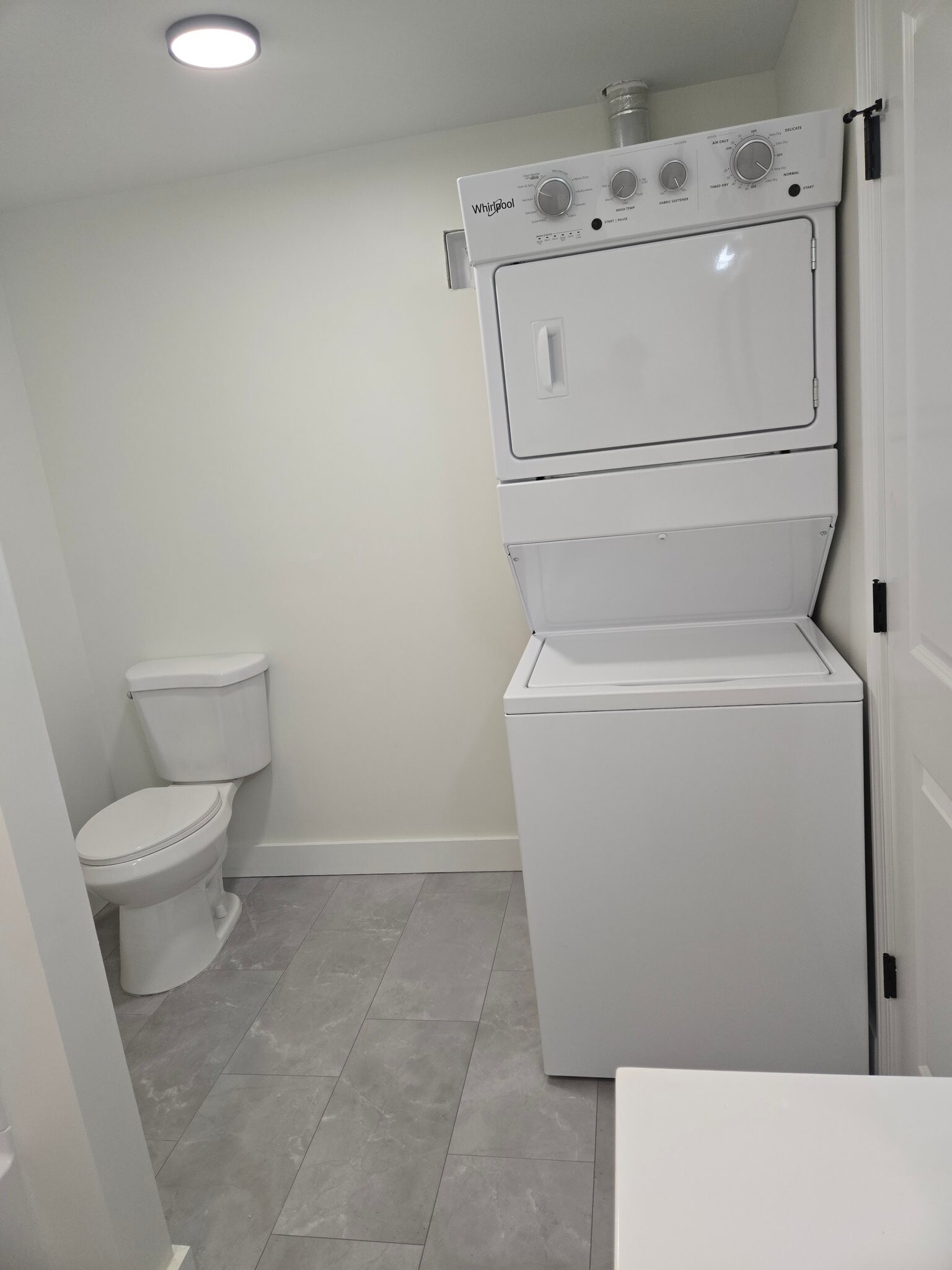 Building Photo - 20 Poirier Pl