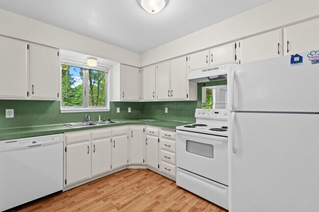 Building Photo - Rice St (17/19)