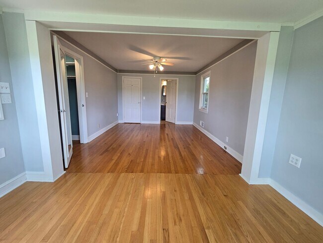Building Photo - 15 Carpender Rd