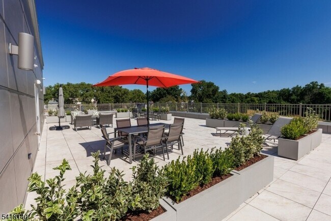 Building Photo - 1181 Morris Ave