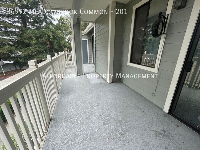 Building Photo - 36992 Meadowbrook Common