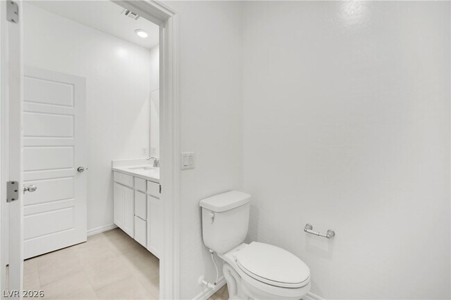 Building Photo - 600 N Carriage Hill Dr
