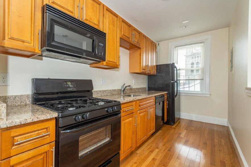 Building Photo - 140 Highland Ave