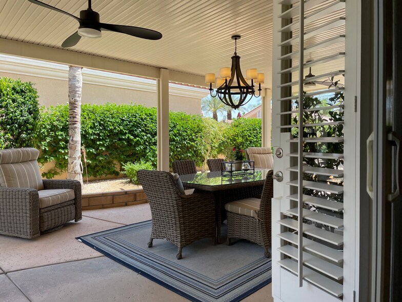 Outside Covered Patio Dining, Seating for 6 - 49 Vista Mirage Way