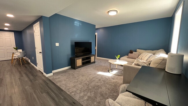 Building Photo - 58 Dartmouth Dr