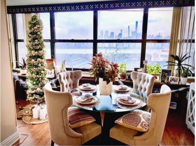 Building Photo - 7002 Kennedy Blvd E