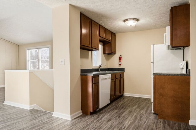 Building Photo - 611 Evergreen Terrace