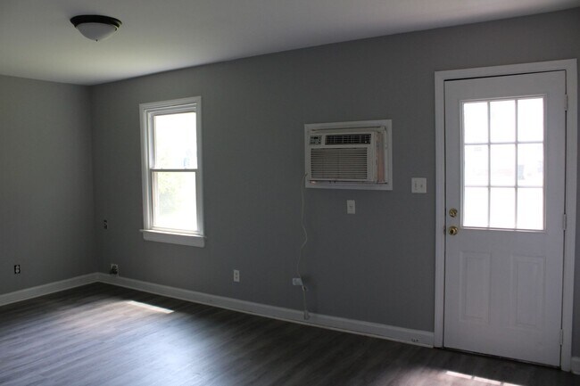 Building Photo - 1603 Tilghman Rd N