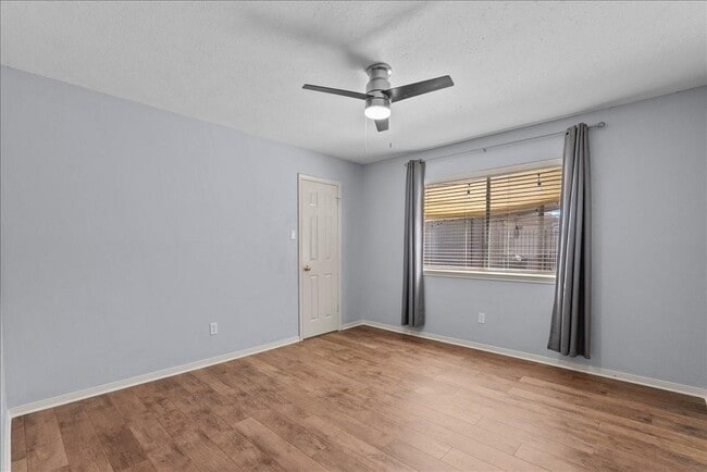 Building Photo - 2422 Fairwind Dr