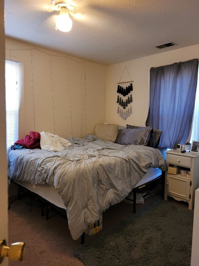 Building Photo - 418 S Summit St