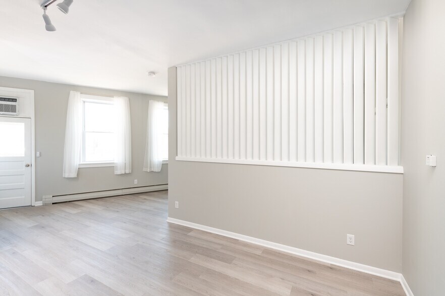 Building Photo - 2266 S Kinnickinnic Ave