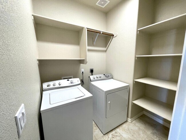 Building Photo - 2022 Construction 3 Bedroom Home in Southe...