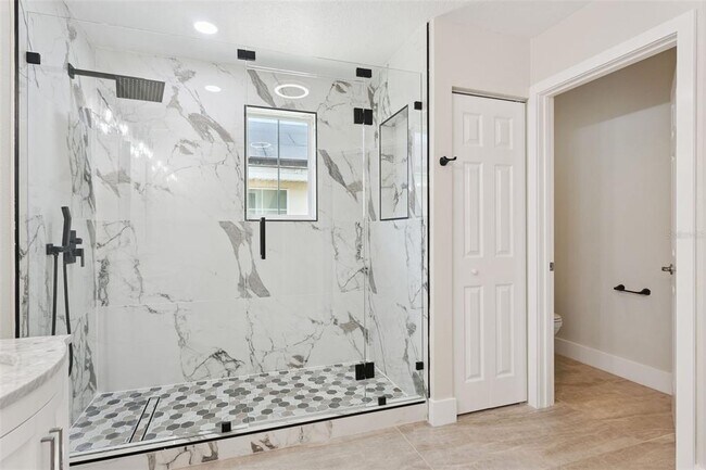 Building Photo - 6615 Helmsley Cir